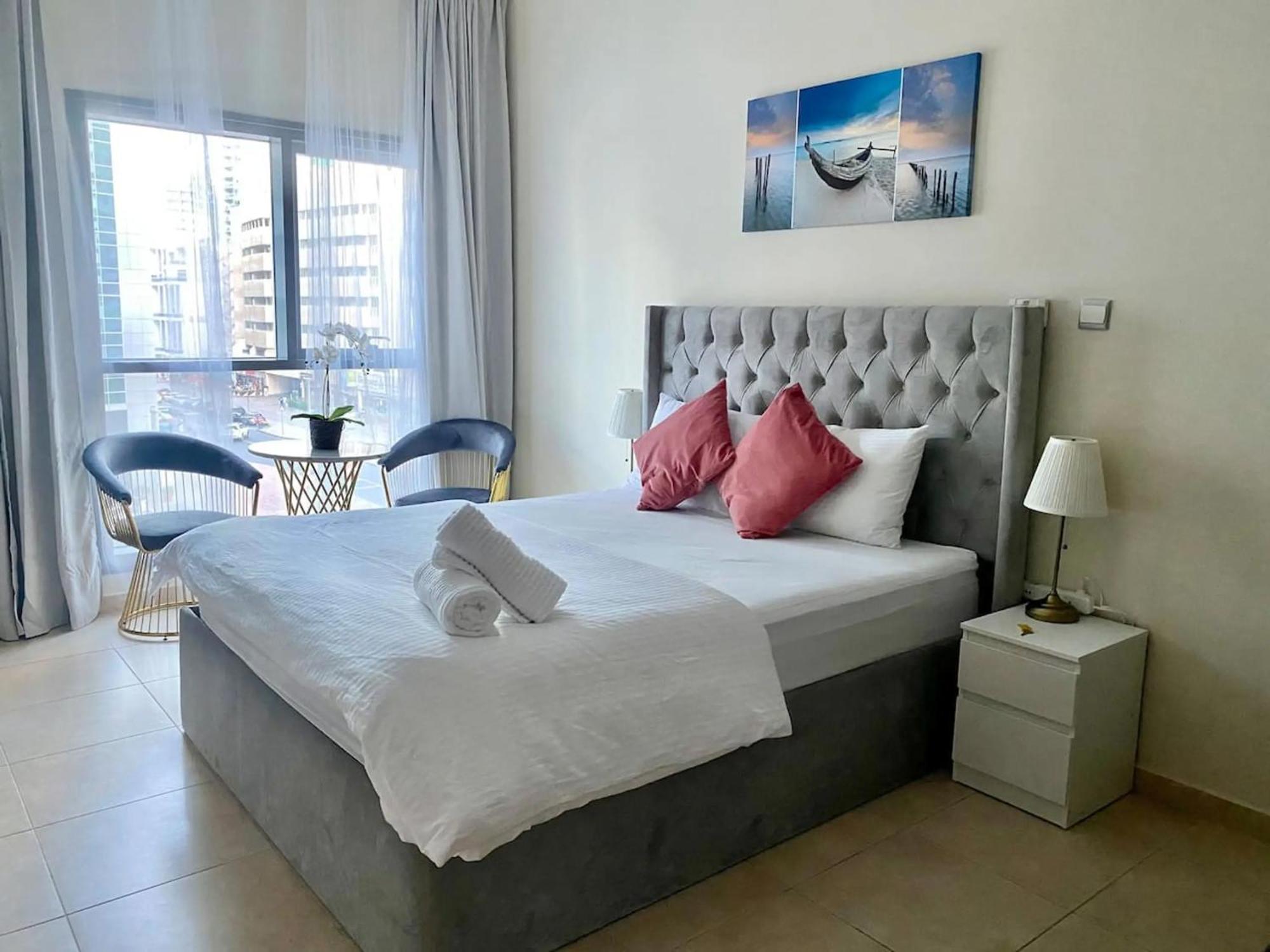 Apartment In Marina By & Metro - Z313 *